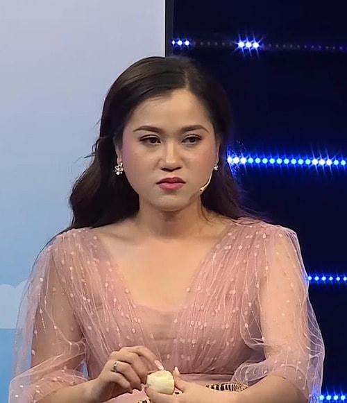 Lâm Vỹ Dạ bị phản ứng vì xuất hiện dày đặc trong các gameshow.