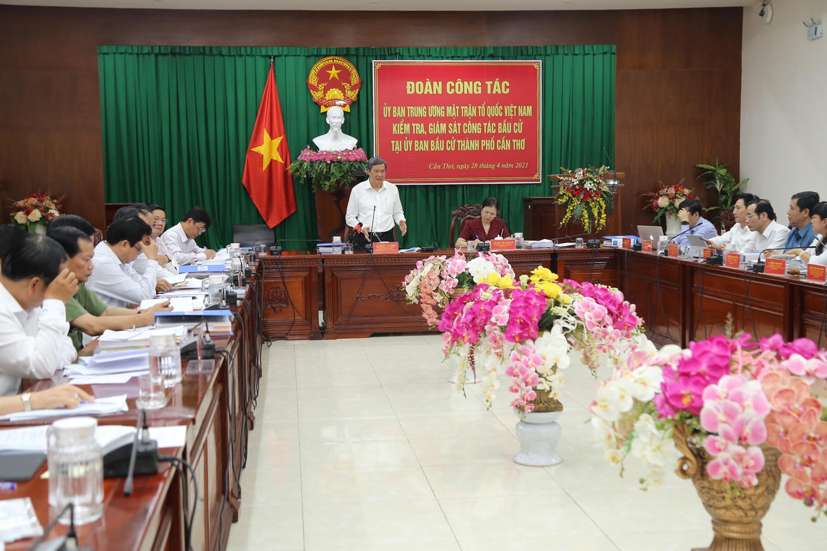 Quang cảnh buổi làm việc của Đoàn với UBBC thành phố Cần Thơ. 