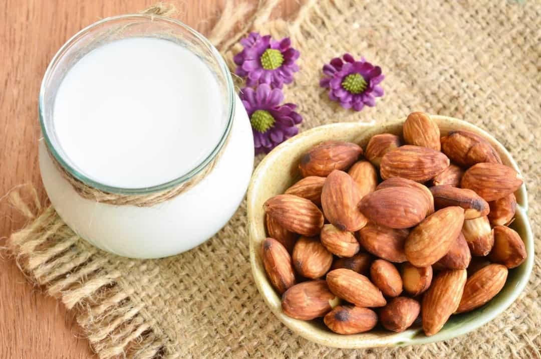 Các sản phẩm thay thế sữa - Nếu bạn không thích sữa, hãy thử các sản phẩm thay thế như "sữa" hạnh nhân hoặc đậu nành.