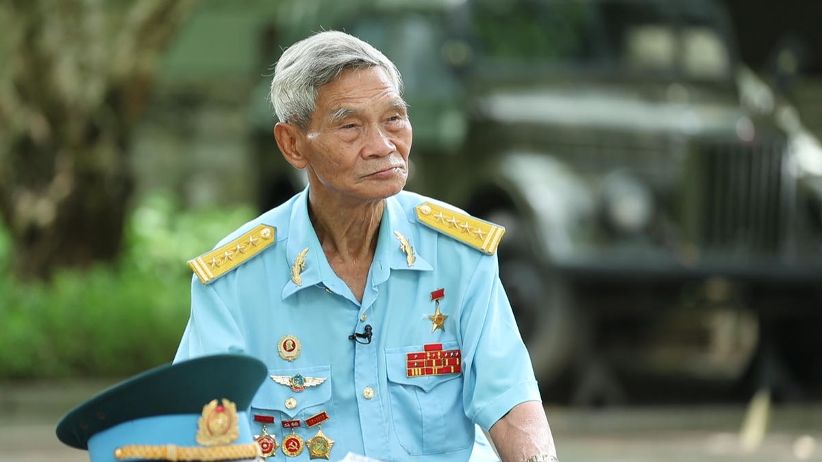 Đại tá Đinh Thế Văn (nguyên Tiểu đoàn trưởng Tiểu đoàn 77 Trung đoàn 257 Sư đoàn 361 Quân chủng PKKQ đơn vị bắn rơi 4 B52 12/1972).