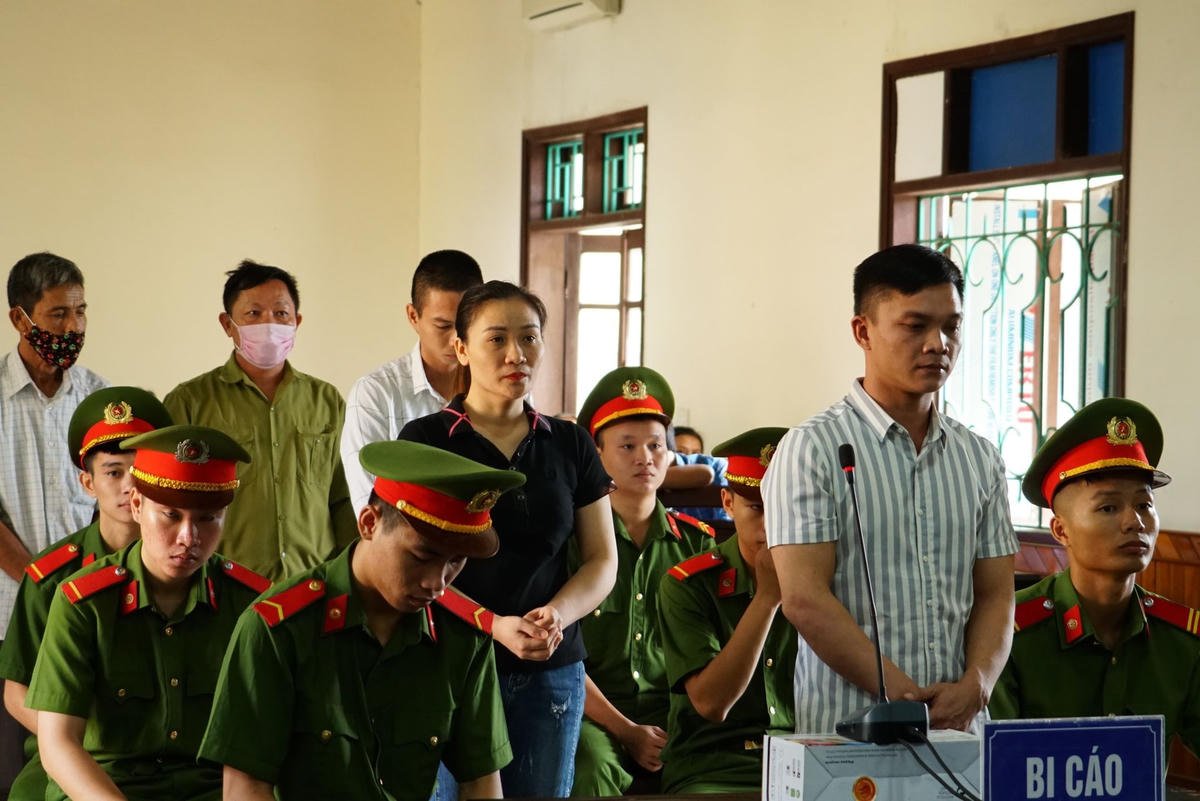 Các bị cáo tại phiên xử.