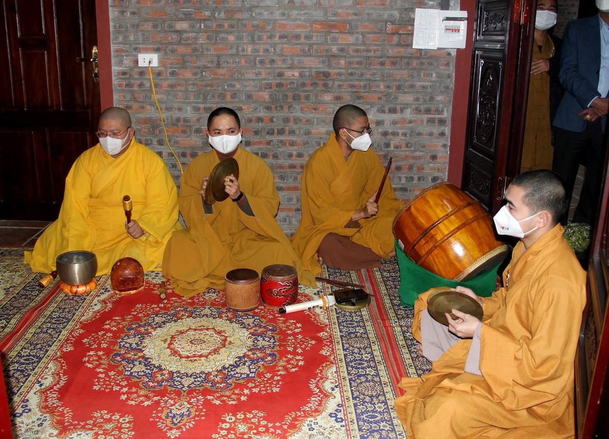Trong tình hình dịch bệnh, lễ chùa online được xem là biện pháp "chống cháy".
