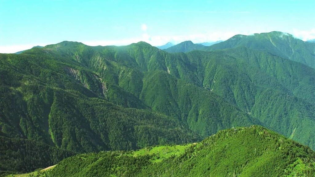 Ngọn núi Inunaki, nơi ngôi làng cùng tên toạ lạc. Ảnh: SNPR.