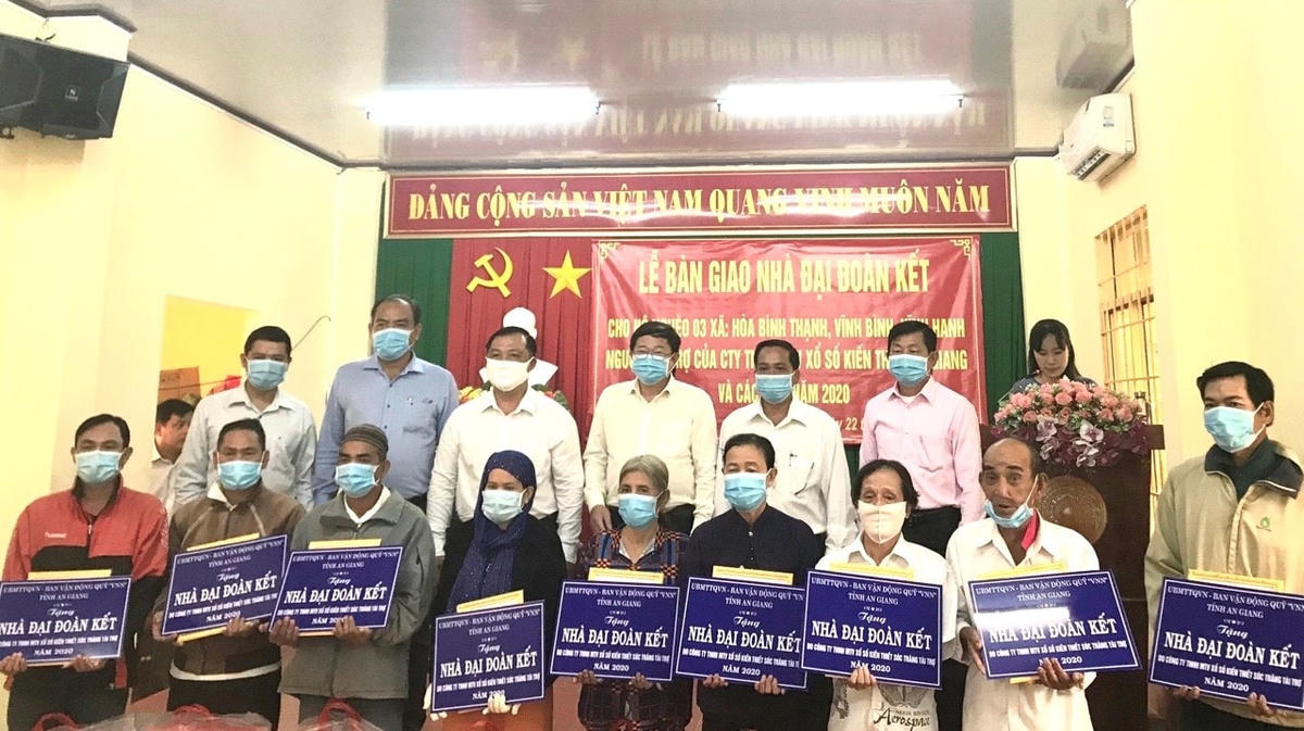 Nhận bàn giao nhà tại 2 huyện Chợ Mới và Châu Thành.