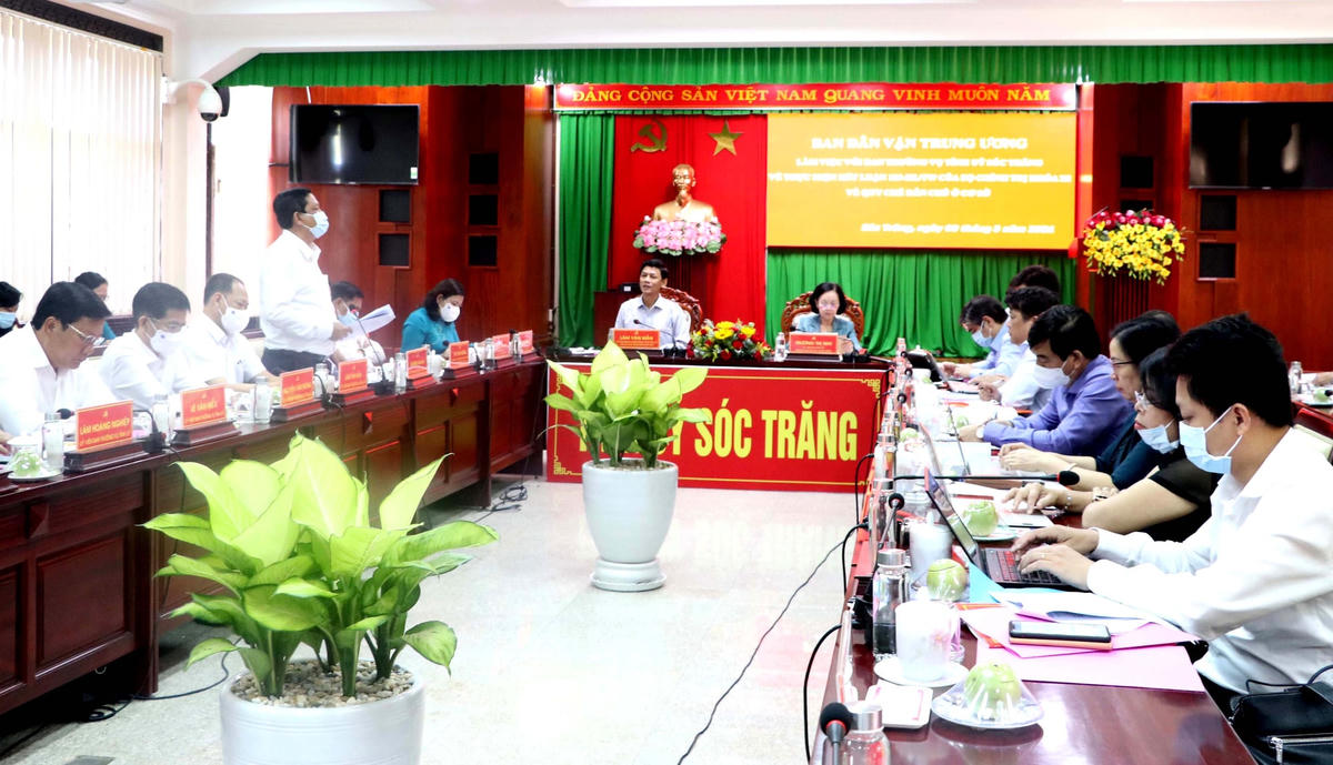 Bà Trương Thị Mai cùng đoàn công tác Ban Dân vận Trung ương làm việc với Tỉnh ủy Sóc Trăng.  
