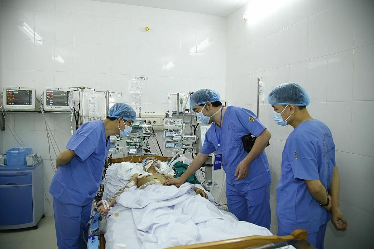 Bệnh viện Quân y 103 vừa thực hiện thành công 2 ca ghép ruột.