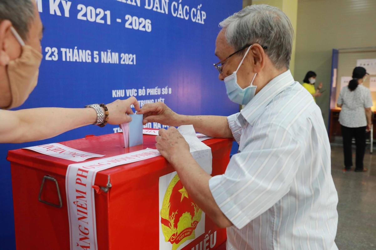 Cử tri Nguyễn Đức Khoan, 92 tuổi là cử tri lớn tuổi nhất Tổ bầu cử số 8.