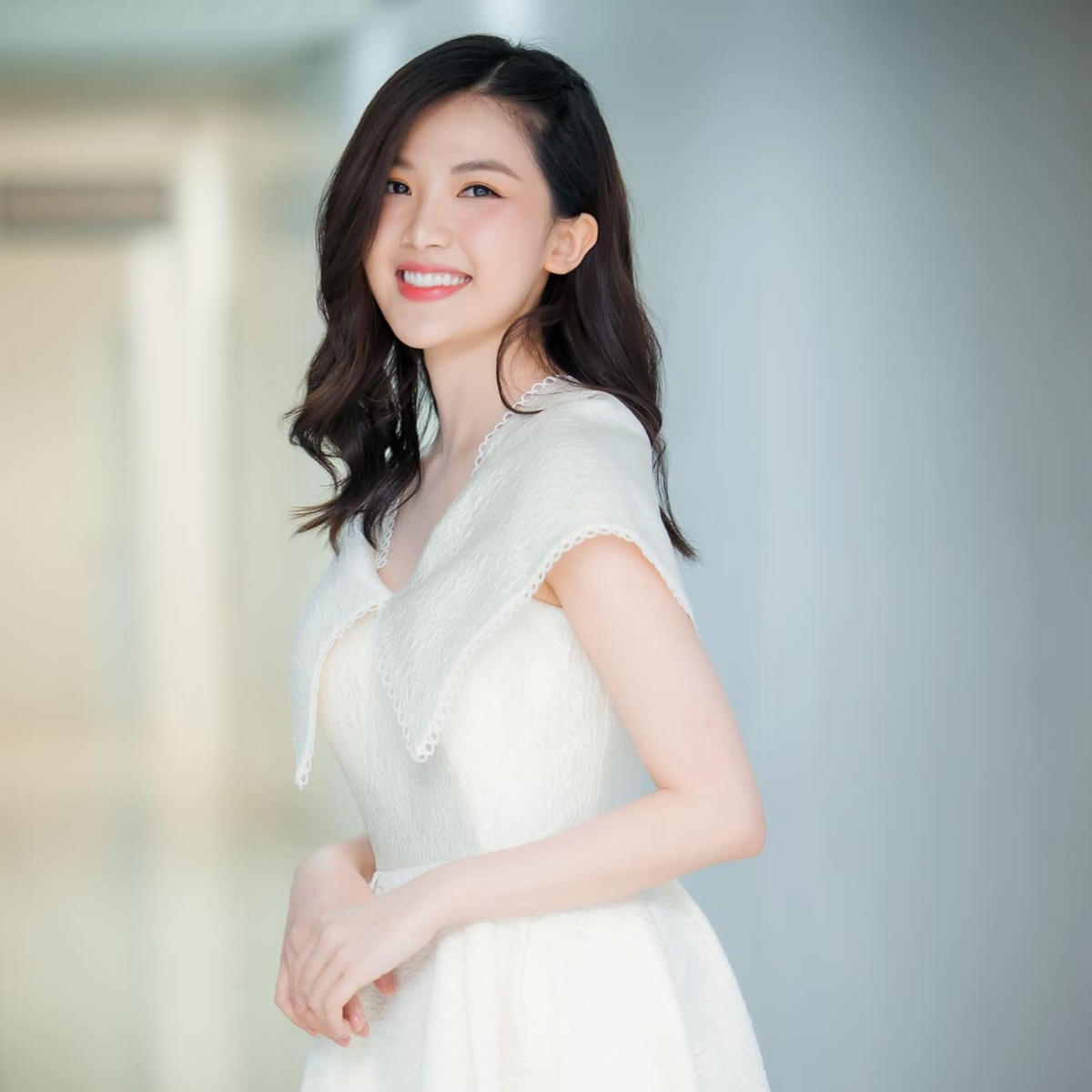 Lương Thanh (25 tuổi, Thanh Hóa) sở hữu chiều cao ấn tượng, vóc dáng cân đối, nữ diễn viên gây chú ý bởi gương mặt khả ái, đôi mắt to tròn, nước da trắng. Cô là cựu sinh viên trường Đại học Sân khấu Điện ảnh.