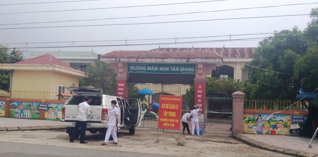 Trường Mầm non Tân Giang nơi cách ly 4 bệnh nhân trước đó.