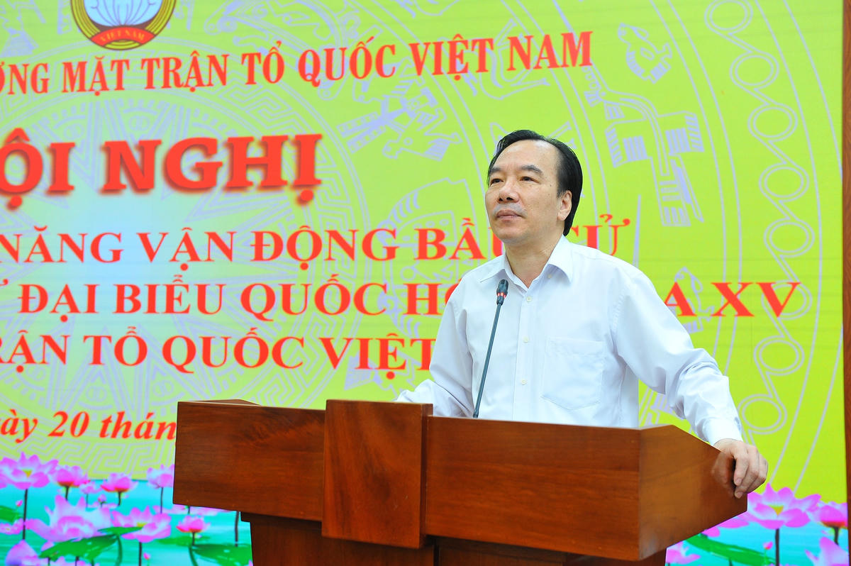 Phó Chủ tịch Ngô Sách Thực phát biểu tại Hội nghị.