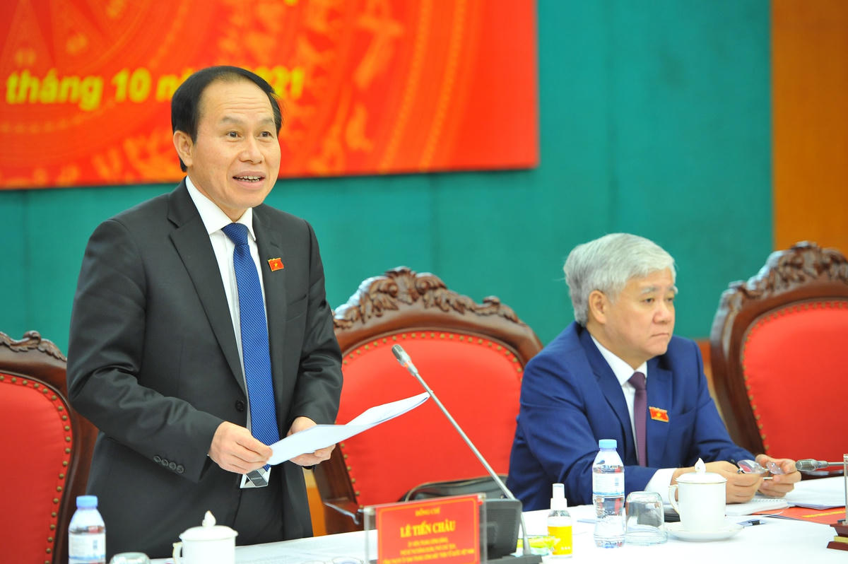 Phó Chủ tịch - Tổng Thư ký UBTƯ MTTQ Việt Nam Lê Tiến Châu phát biểu tại Hội nghị.