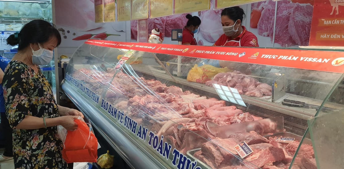 Giá thực phẩm tươi sống tại các siêu thị khá ổn định.
