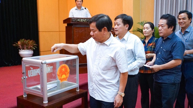 Các cơ quan, tổ chức, cá nhân ủng hộ đồng bào bị thiệt hại do bão số 9.