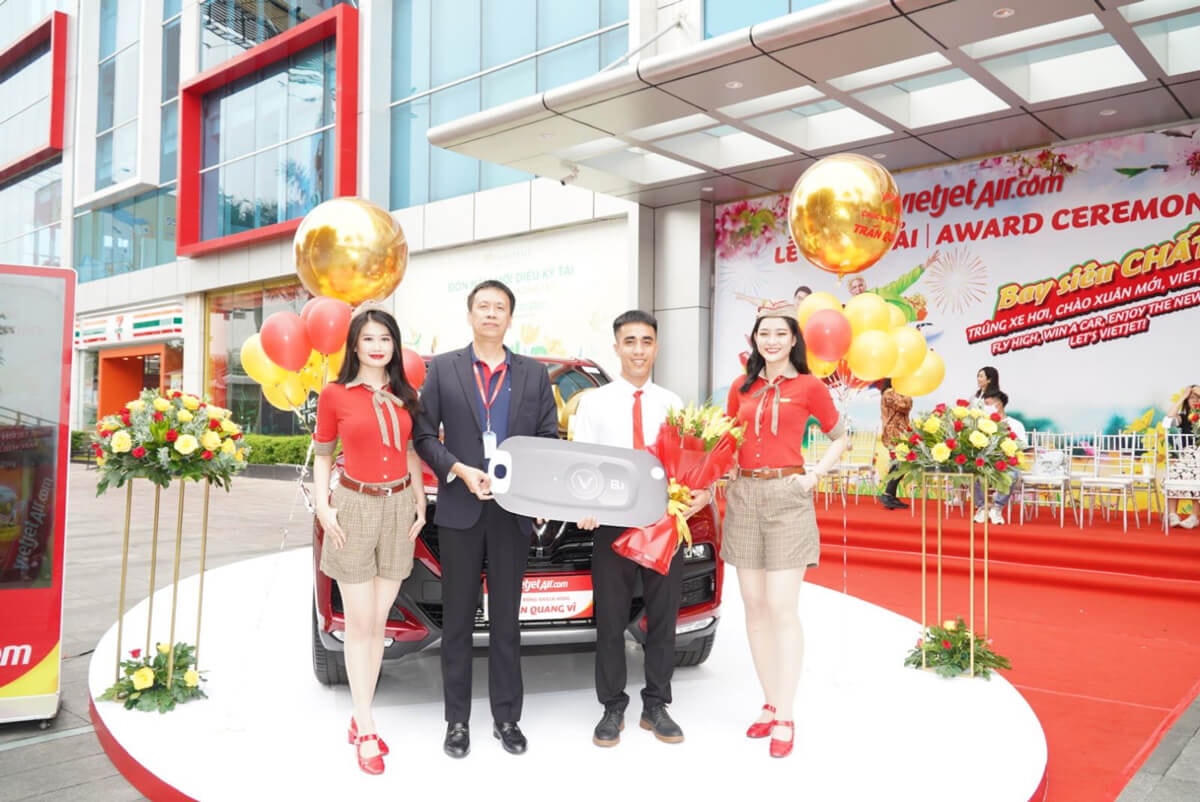 Khách hàng của Vietjet nhận xe hơi trị giá 1,5 tỷ đồng