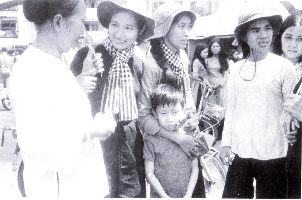 Sáng 2/5/1975 phóng viên Báo Giải Phóng đã hoạt động nghiệp vụ trên đường phố Sài Gòn.