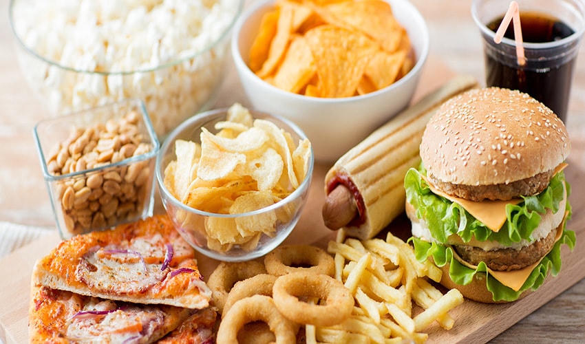 Để tránh thừa cân, béo phì cần cải thiện chế độ dinh dưỡng, hạn chế sử dụng thức ăn nhanh.