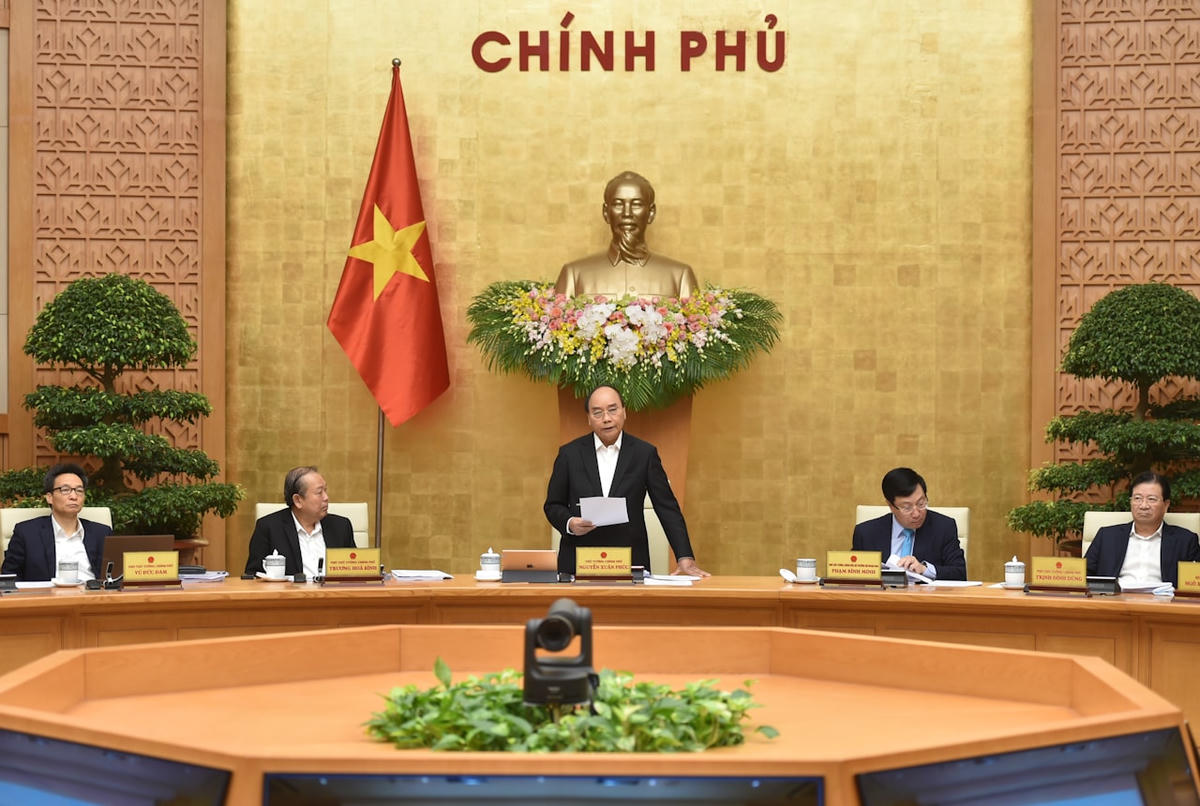 Thủ tướng Nguyễn Xuân Phúc phát biểu kết luận phiên họp Chính phủ thường kỳ tháng 11. Ảnh: VGP.