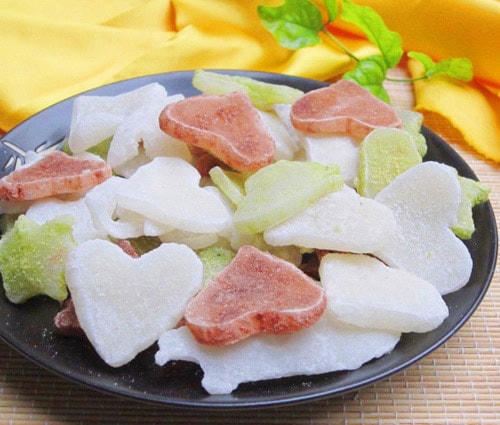 Cách làm mứt dừa ngũ sắc đãi khách dịp Tết Nguyên đán