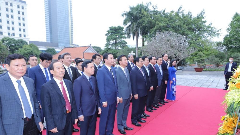 Thủ tướng Phạm Minh Chính và đoàn công tác dâng hương tưởng niệm tại Khu Văn hóa tưởng niệm Chủ tịch Hồ Chí Minh.