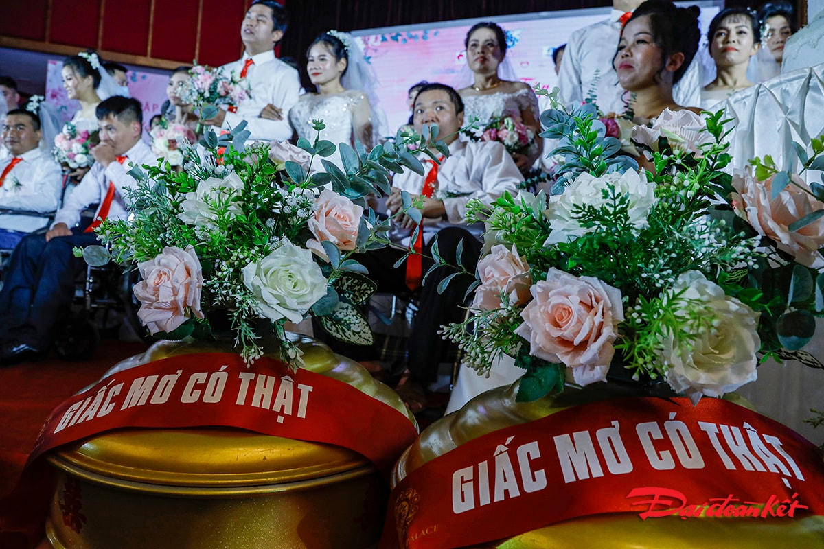 Các cặp đôi trong Lễ cưới tập thể "Giấc mơ có thật"