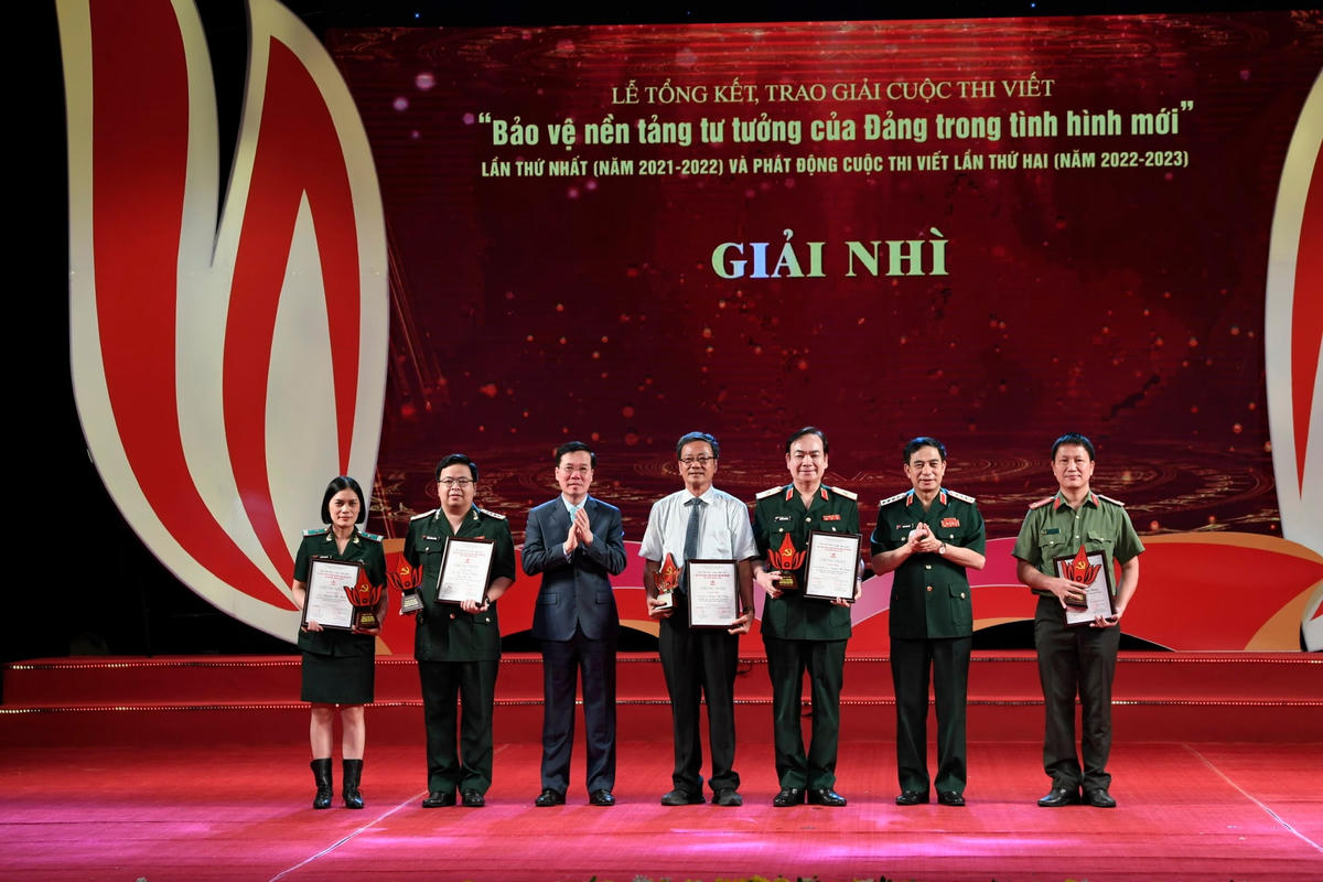 Trao giải Nhì cho 5 tác phẩm xuất sắc.