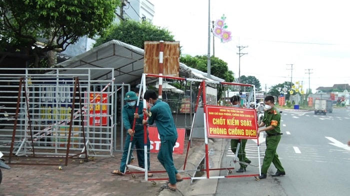 Một chốt kiểm soát dịch bệnh ở huyện Xuân Lộc được lực lượng chức năng dỡ bỏ.