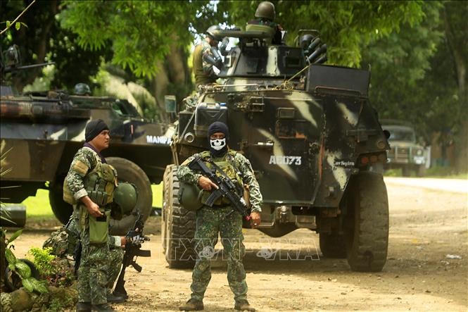 Binh sĩ Philippines tham gia chiến dịch truy quét phiến quân Abu Sayyaf tại thị trấn Patikul, tỉnh Sulu, Philippines. Ảnh: AFP/TTXVN.
