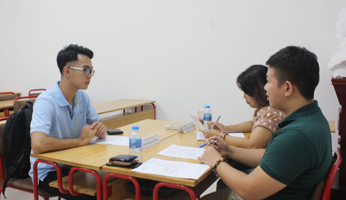 Tuyển sinh bằng hình thức phỏng vấn trực tiếp đang là xu thế của các trường ĐH.