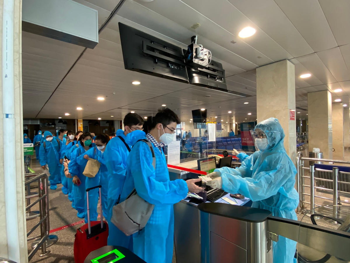 Bamboo Airways bay chuyên cơ khứ hồi đưa y bác sĩ chi viện miền Nam chống dịch