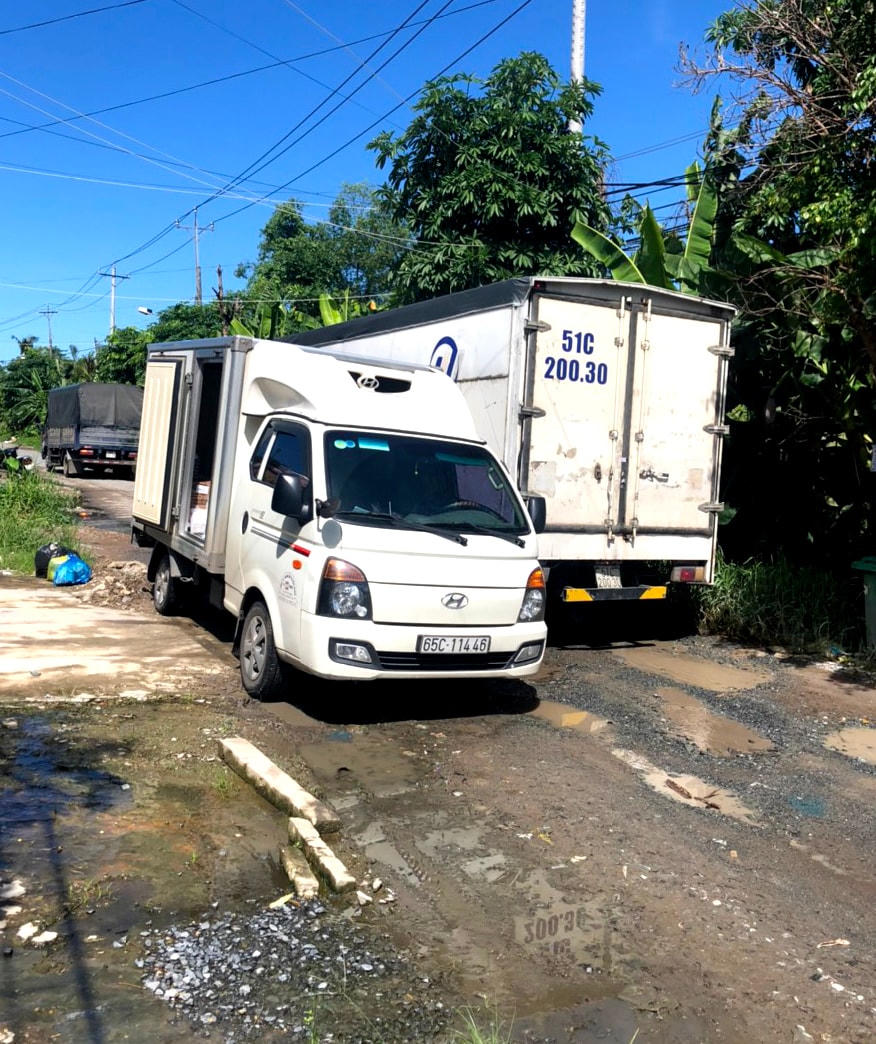 Cần Thơ: Đường nhiều ổ voi đọng nước 'bẫy' người đi đường 