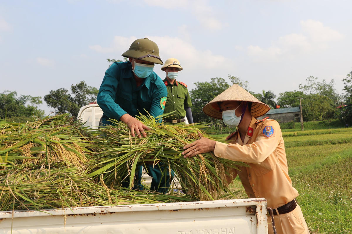 Những việc làm cụ thể, thiết thực của cán bộ, chiến sỹ Công an huyện Sông Lô đã để lại ấn tượng và tình cảm tốt đẹp trong lòng nhân dân về hình ảnh người cán bộ, chiến sỹ “Vì nước quên thân, vì dân phục vụ”, góp phần củng cố mối quan hệ đoàn kết quân - dân trên địa bàn.