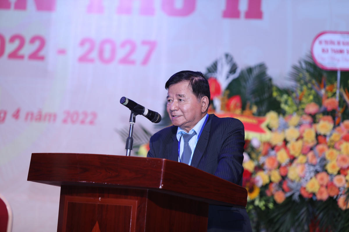 Ông Nguyễn Ngọc Hiến, Chủ tịch Hội Khoa học hành chính (khóa I) báo cáo kết quả hoạt động nhiệm kỳ 2016-2022.