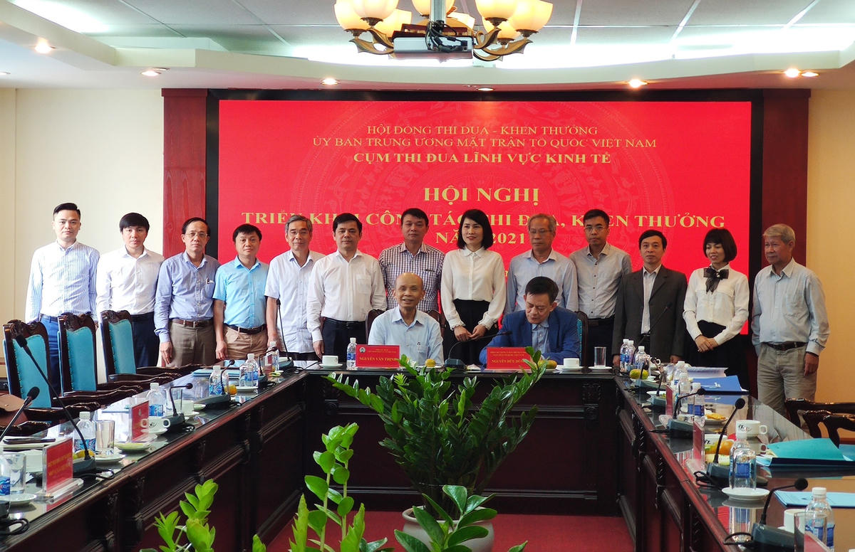 Các thành viên trong Cụm ký kết Giao ước thi đua năm 2021.