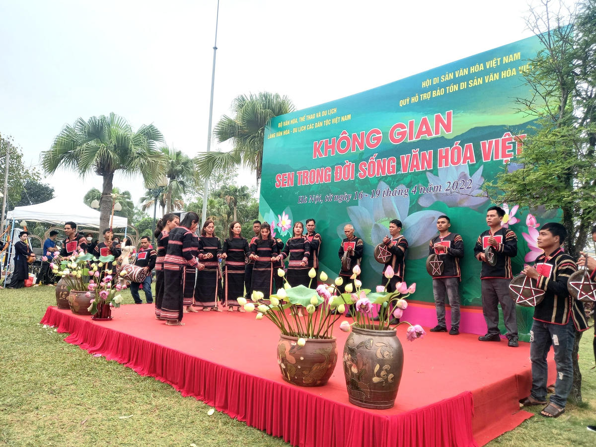 Sen trong đời sống văn hóa Việt