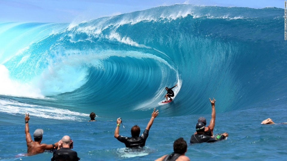 Cưỡi trên những con sóng hung dữ nhất hành tinh và cao tới 7m ở Teahupo’o (Tahiti, Polynésie thuộc Pháp) sẽ là trải nghiệm thú vị nhất trong cuộc đời bạn nhưng cũng có thể là cú lướt sóng thất bại khủng khiếp nhất mà bạn phải đối mặt.