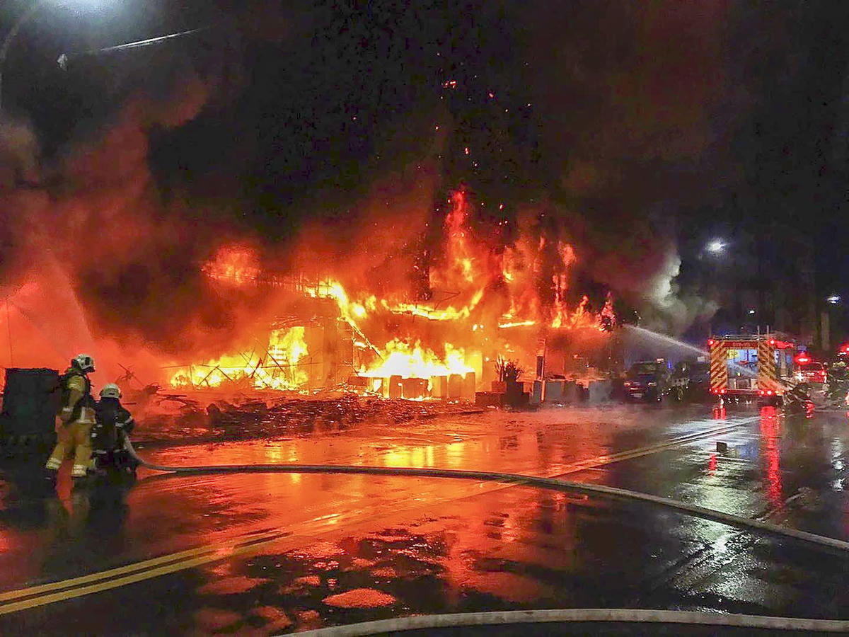 "Quỷ" lửa nhấn chìm chung cư 13 tầng, khiến 46 người thiệmạng tại Đài Loan (Trung Quốc). Ảnh: Mustsharenews.