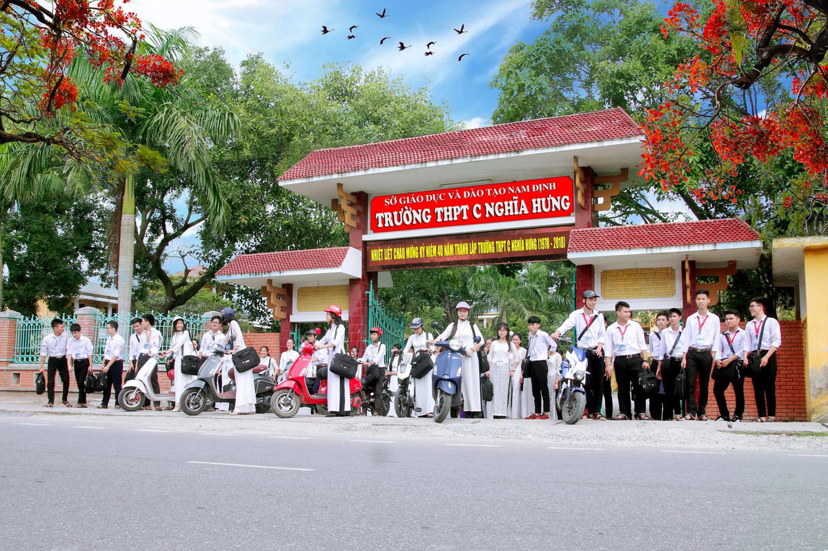 Sau hoạt động trải nghiệm tại Hải Dương, gần 1000 học sinh của trường THPT C Nhhĩa Hưng phải nghỉ học để phòng dịch.