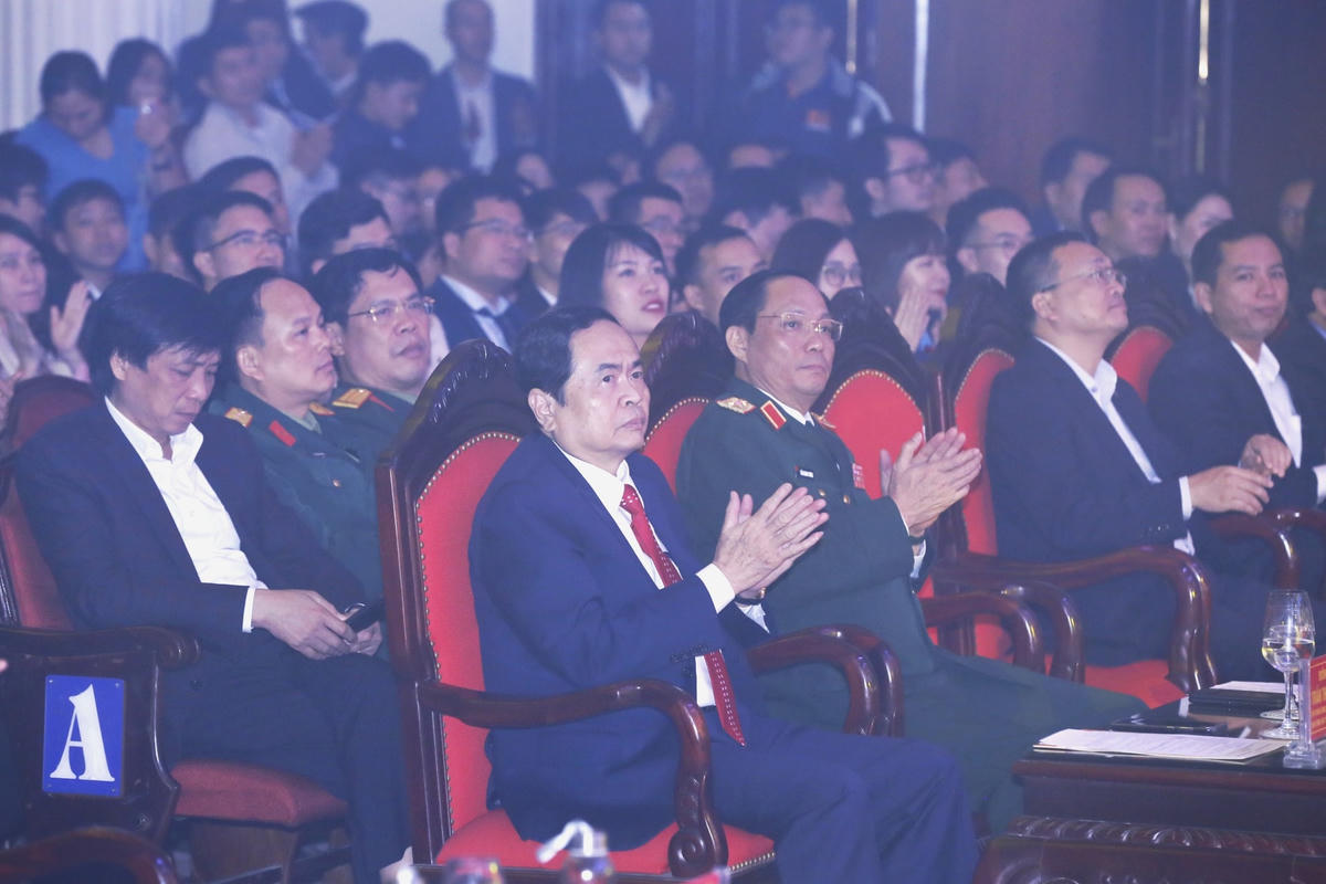 Chủ tịch Trần Thanh Mẫn và các đại biểu dự Lễ trao Giải thưởng Tuổi trẻ sáng tạo toàn quốc năm 2020.