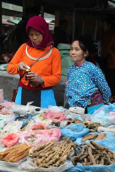 Lưu luyến chợ phiên