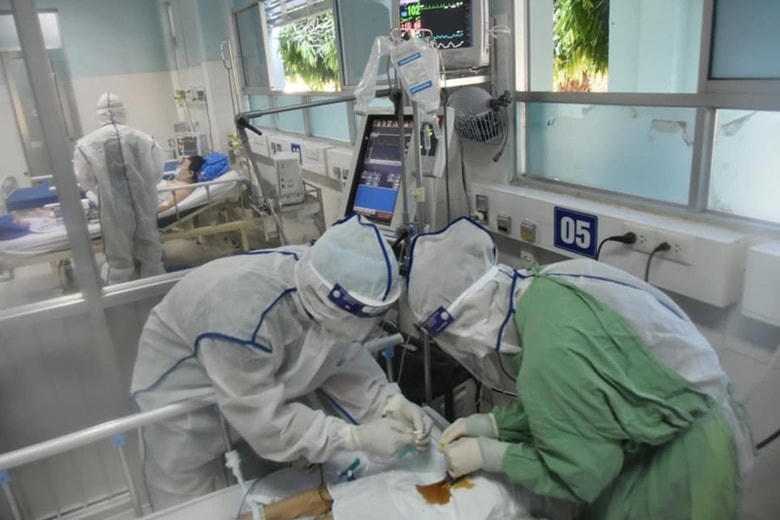 Điều trị cho bệnh nhân Covid-19. Ảnh minh hoạ.