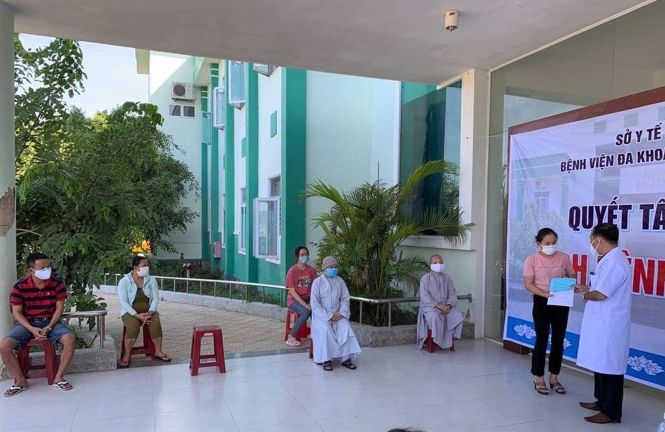 Công bố khỏi bệnh Coivd-19 cho 6 BN tại BVĐK Khu vực Quảng Nam.