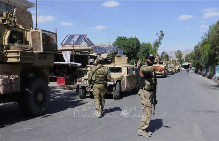 Binh sĩ Afghansitan tuần tra tại Farah, Afghansitan. Ảnh: AFP/TTXVN.