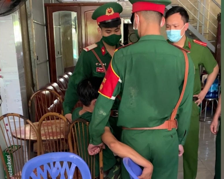Hiếu khai nhận giả danh công an để đi tán gái.