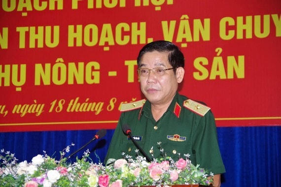 Thủ tướng Phạm Minh Chính đến thăm, chúc Tết cán bộ, chiến sỹ Bộ Tư lệnh Quân khu 9. (Ảnh: TTXVN).