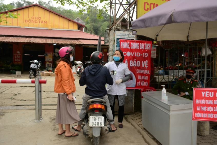Công tác phòng chống dịch Covid-19 được tiến hành khẩn trương tại Yên Bái. (Ảnh: Thái Sinh).