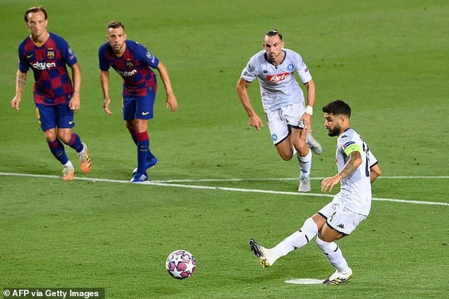 Messi rực sáng, Barcelona hạ Napoli, vào tứ kết Champions League