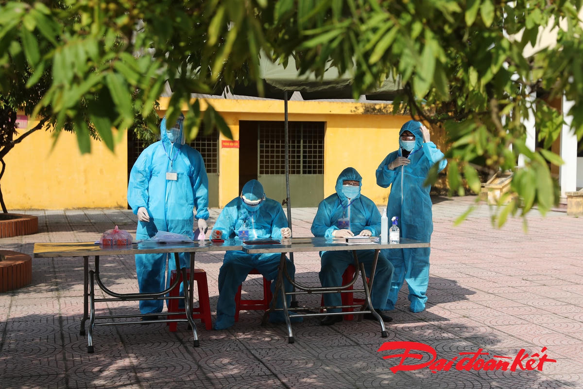 Cận cảnh bầu cử trong khu cách ly ở Bắc Ninh