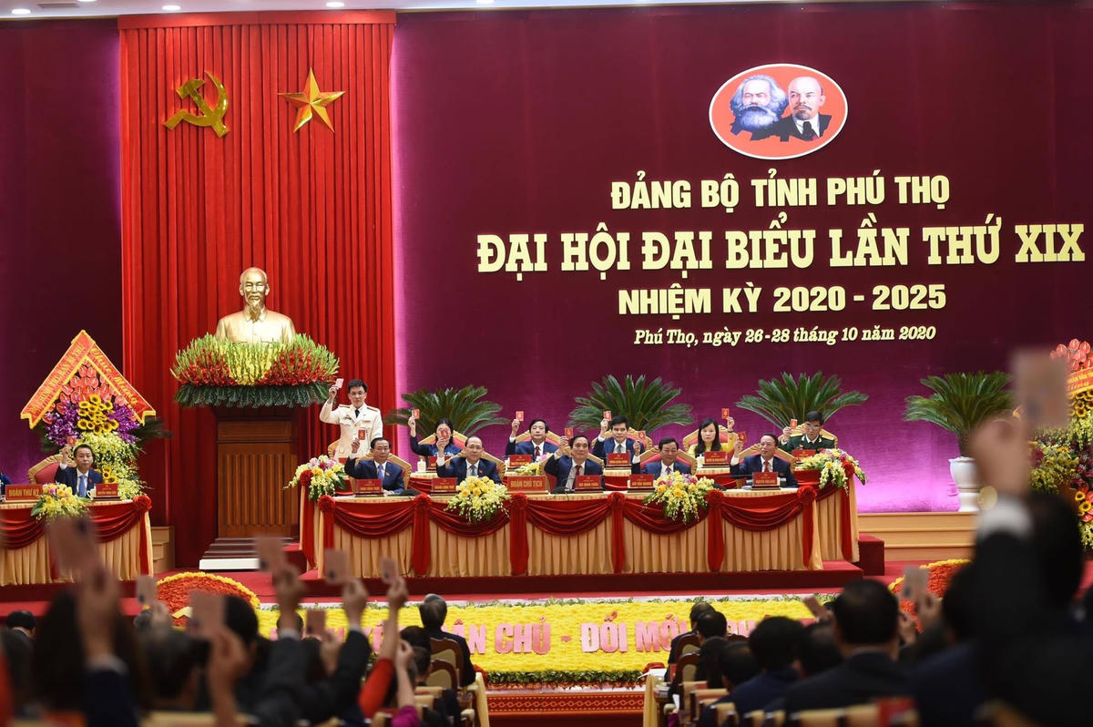 Đại hội thông qua chương trình làm việc. Ảnh: VGP.  
