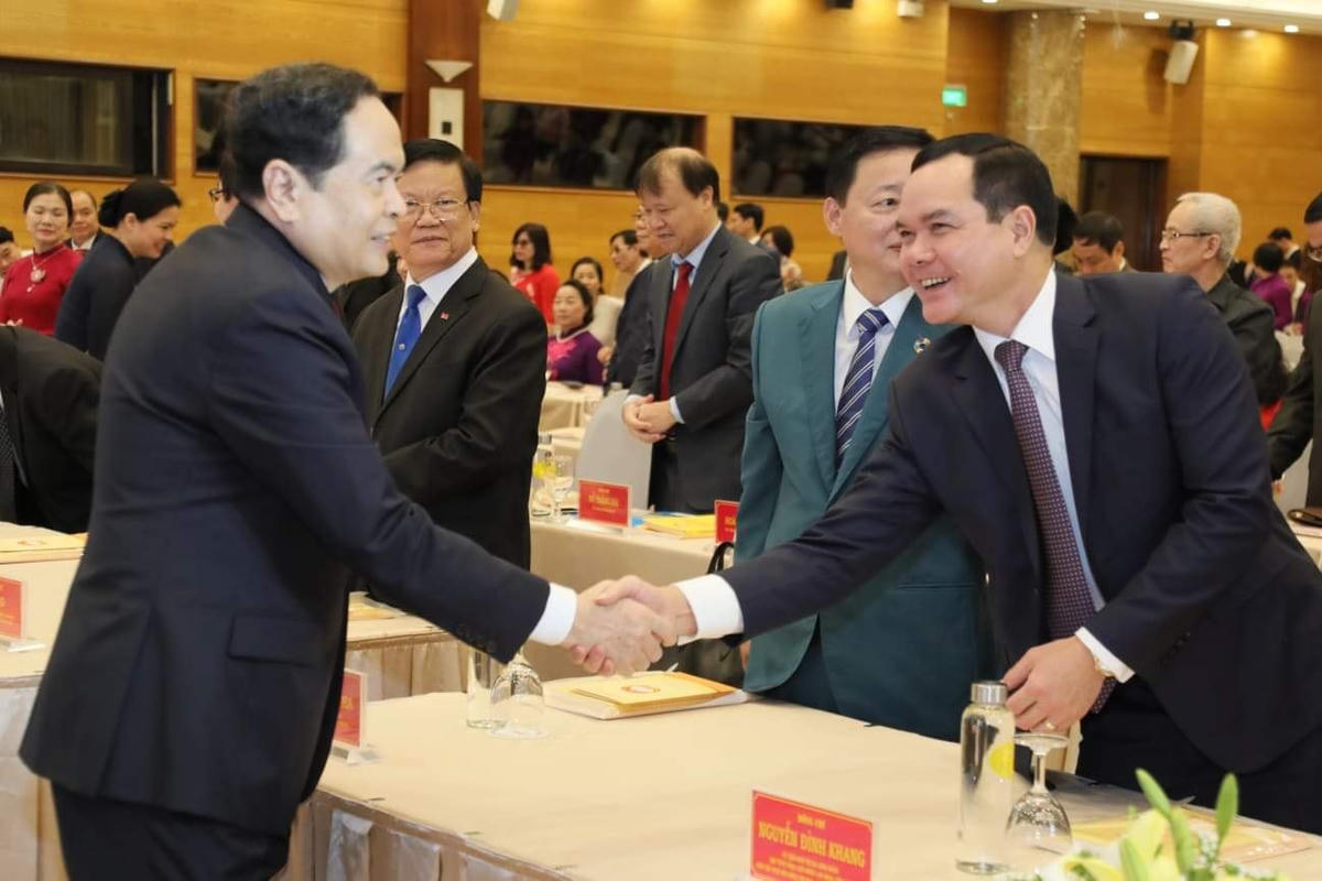 Chủ tịch Trần Thanh Mẫn chào đón các đại biểu khách mời dự Đại hội.