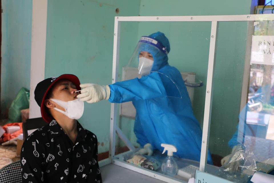 Lấy mẫu xét nghiệm ở Kỳ Anh.